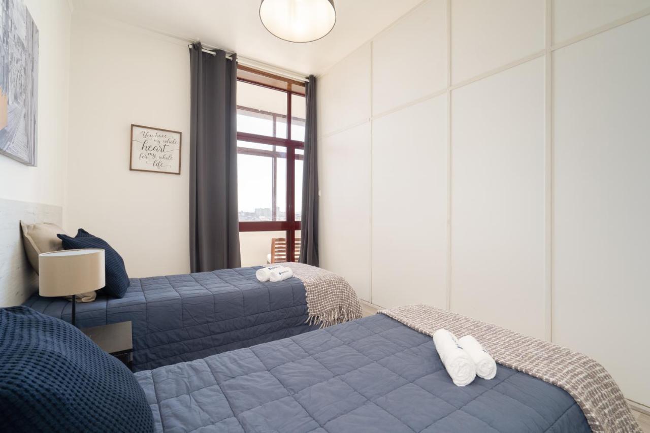 Cozy Sunny Flats By Hostwise Apartment Porto Bagian luar foto