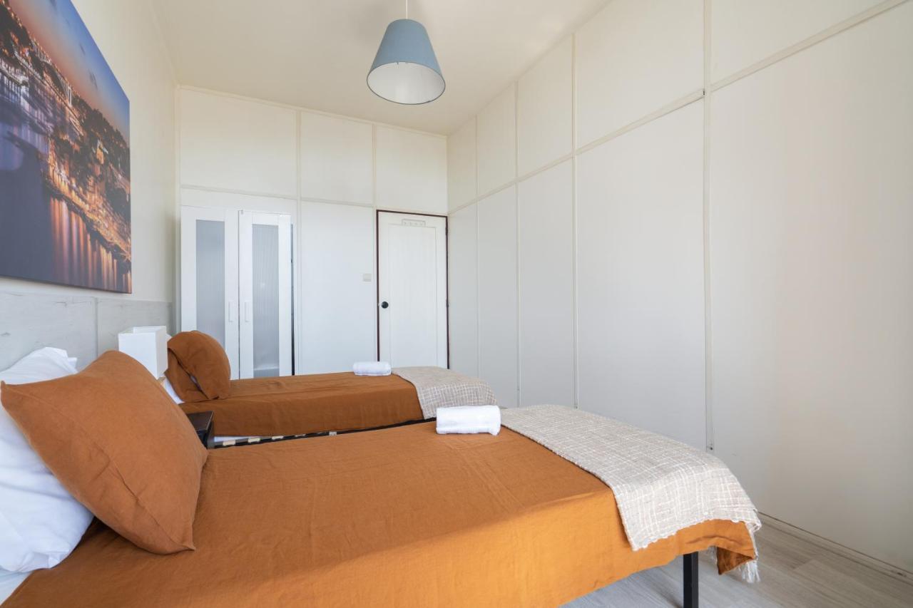 Cozy Sunny Flats By Hostwise Apartment Porto Bagian luar foto