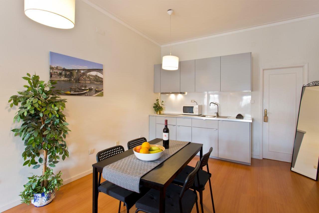 Cozy Sunny Flats By Hostwise Apartment Porto Bagian luar foto