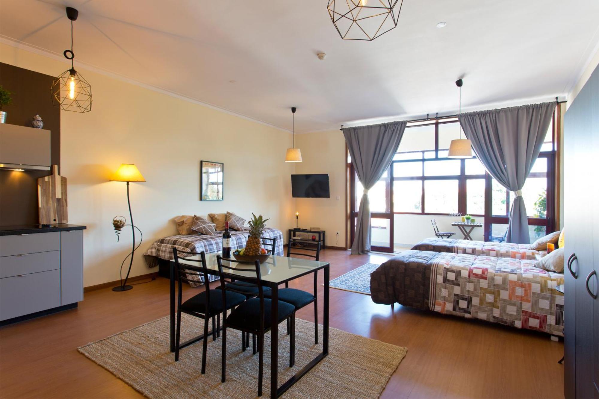 Cozy Sunny Flats By Hostwise Apartment Porto Bagian luar foto