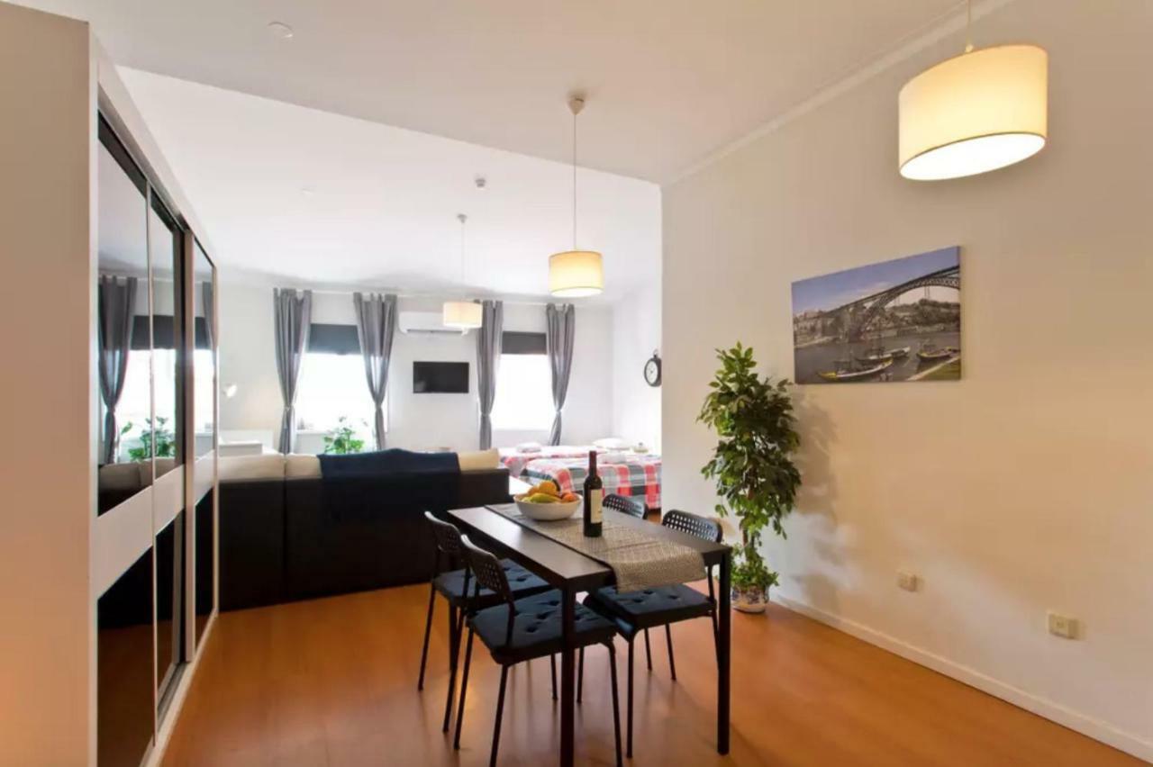 Cozy Sunny Flats By Hostwise Apartment Porto Bagian luar foto