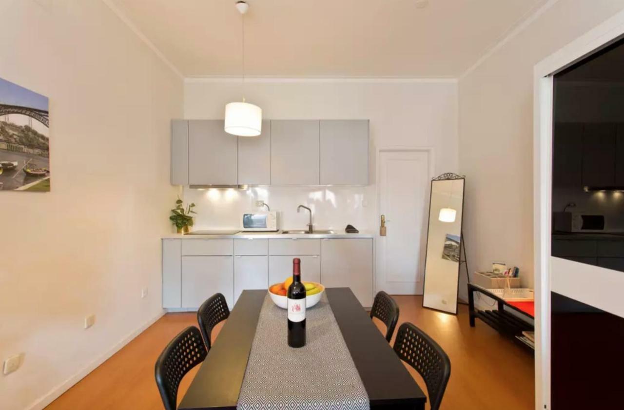 Cozy Sunny Flats By Hostwise Apartment Porto Bagian luar foto